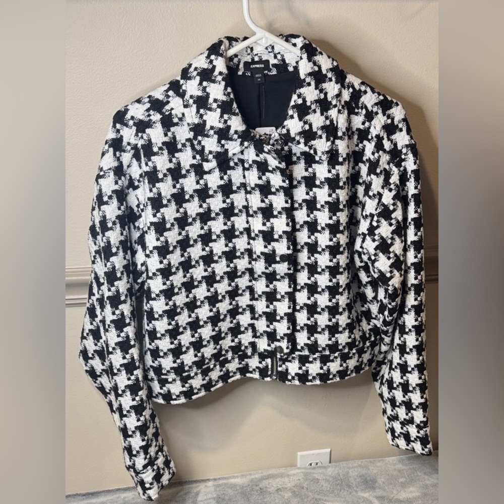 Express Black and White Houndstooth Cropped Blazer